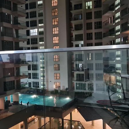 Hostel At Regalia Sky Pool Kuala Lumpur Luaran gambar