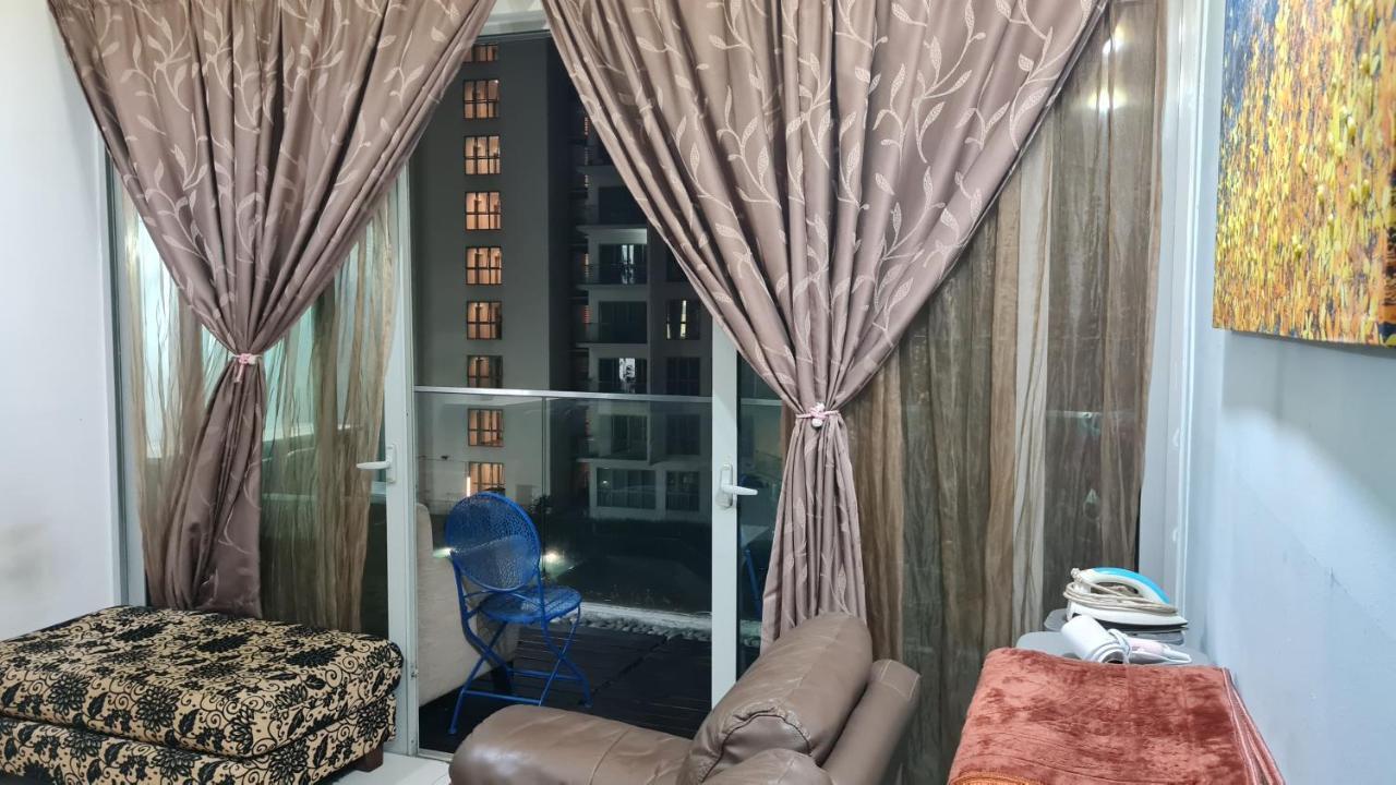 Hostel At Regalia Sky Pool Kuala Lumpur Luaran gambar