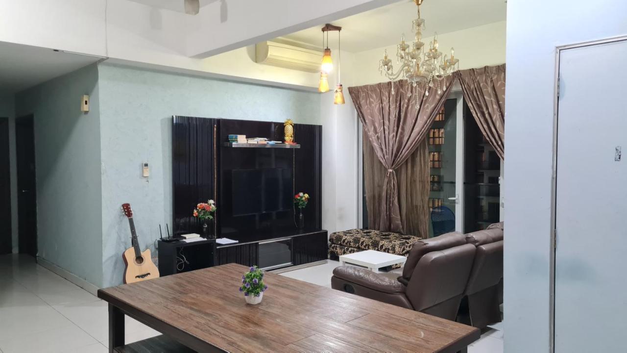 Hostel At Regalia Sky Pool Kuala Lumpur Luaran gambar