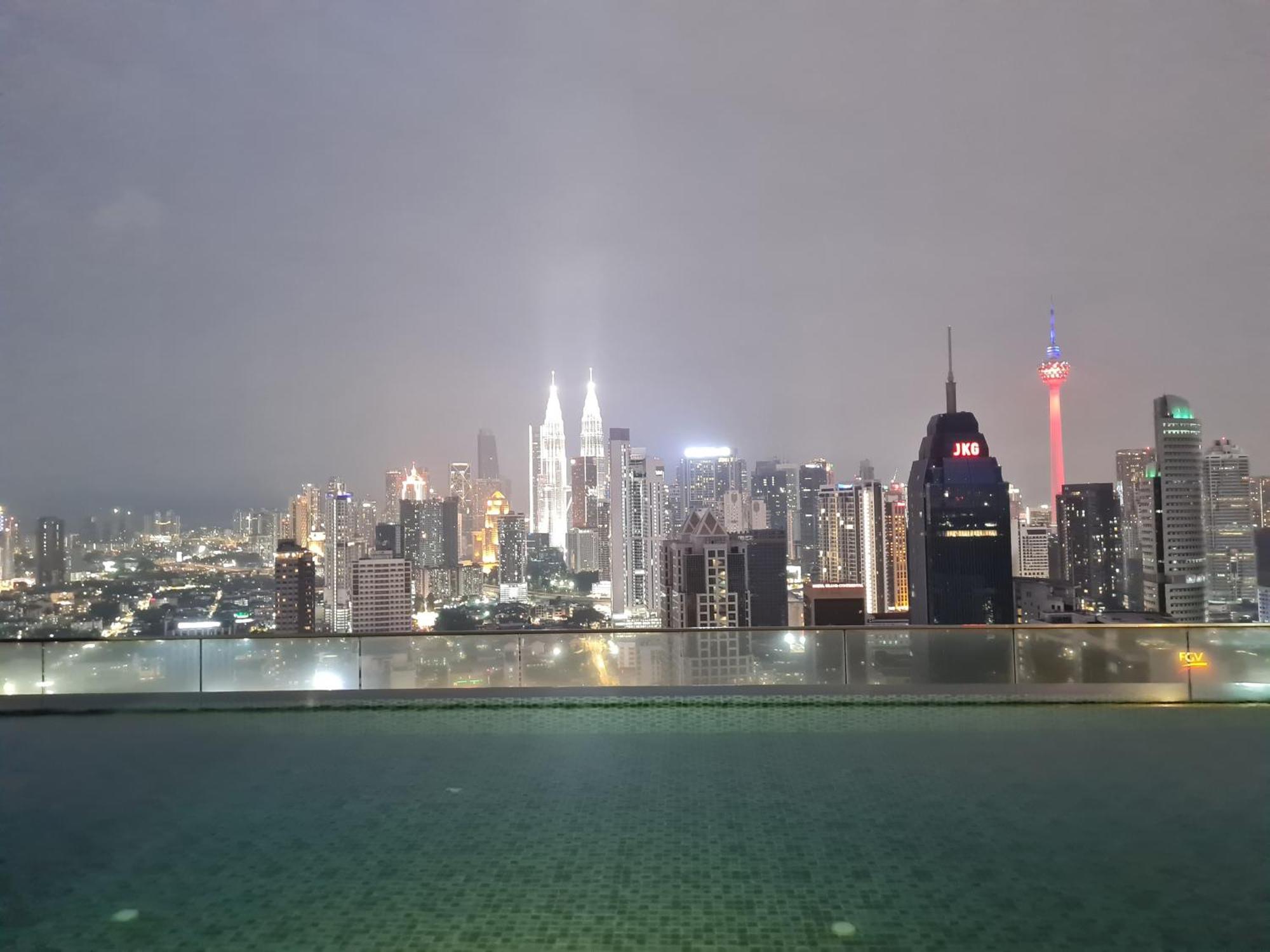 Hostel At Regalia Sky Pool Kuala Lumpur Luaran gambar