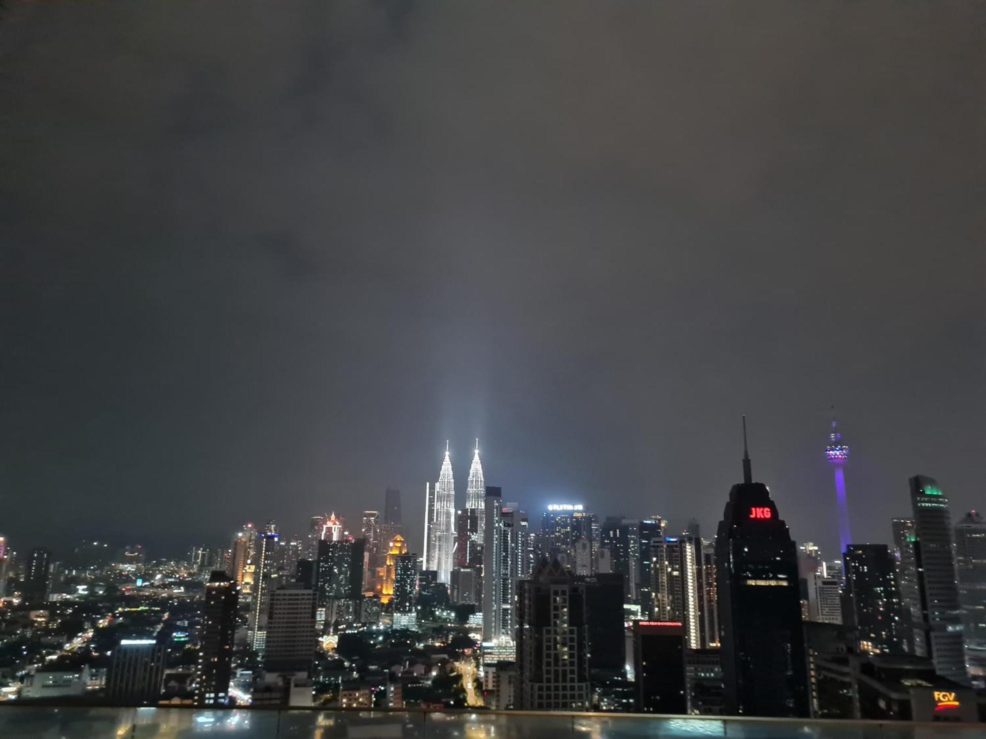 Hostel At Regalia Sky Pool Kuala Lumpur Luaran gambar